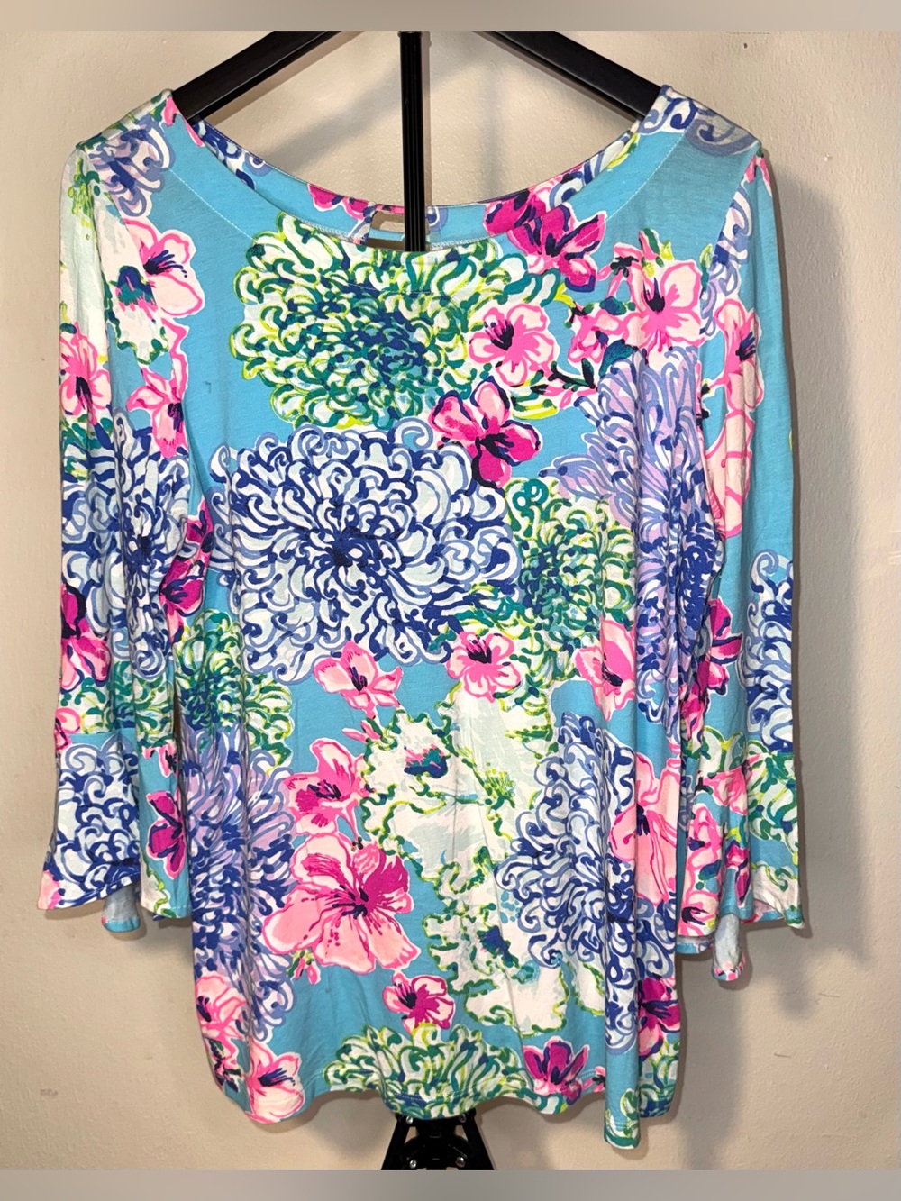 Lilly Pulitzer Fontaine top in the vibrant "Special Delivery" print, size M